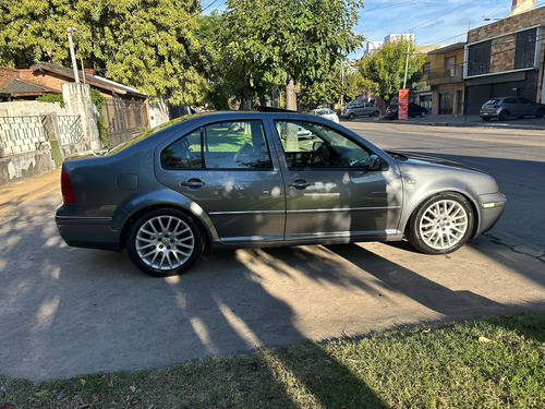 Volkswagen Bora 1.8 Highline T 180cv Cuero