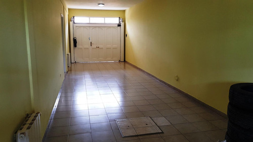 Imagen 12 de 30 de Casa En 2 Plantas Con Parque Y Piscina