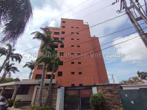 Hector Piña Alquila Apartamento Semi Amoblado En Zona Este De Barquisimeto 24-12301