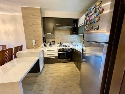 Departamento En Venta Gran Terraza De 2 Dorm. En La Dehesa