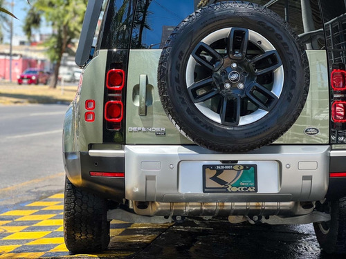Land Rover Defender P400 2021