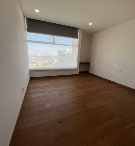 Departamento En Renta, Con Balcón Y Excelentes Vistas