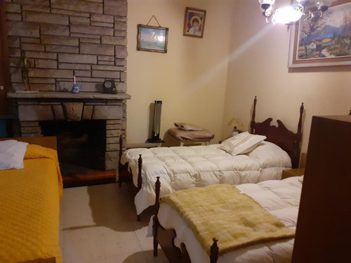Casa Con Parque Y Pileta En Zona Urbana