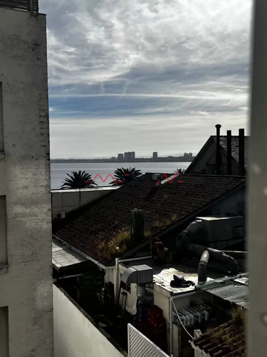 4 Dormitorios, Ascensor, Garaje En El Corazón De La Peninsula Y A Una Cuadra Del Mar.