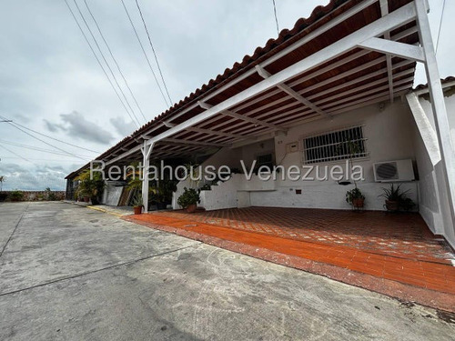Naudy Escalona & Maribel Morillo Asesores Inmobiliarios De Rentahouse Venden Hermosa Y Amplia Casa De Dos Plantas En La Mora Cabudare