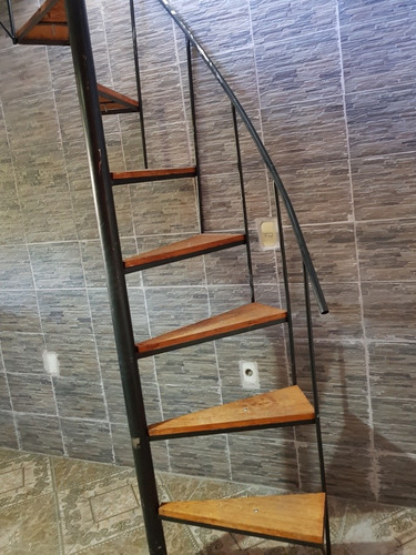 Escaleras Caracol Hierro 11.000 Y Madera Interior 