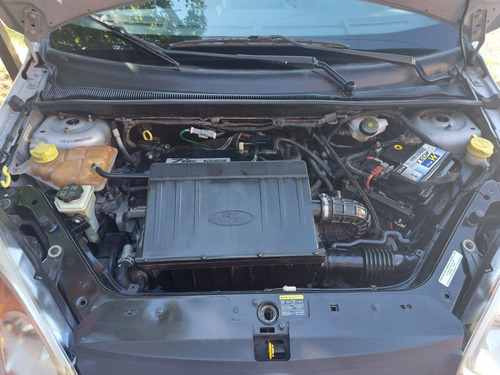 Imagen 7 de 9 de Ford Fiesta Max Ambiente