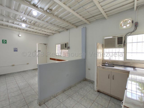 Edificio En Alquiler El Hipodromo, Maracay 24-