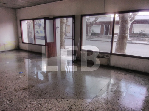 Local En Alquiler Por El Centro De Durazno Con 429 M2