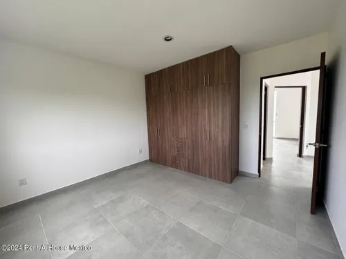 Casa De 4 Recámaras Con 1 En Planta Baja - Venta. El Mirador