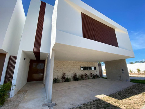 Casa En Venta En Privada Residencial, Xcanatún Yu