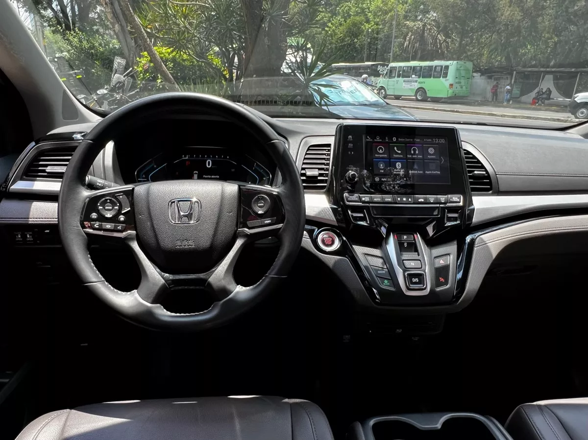 ==honda // Odyssey Touring // 2019==