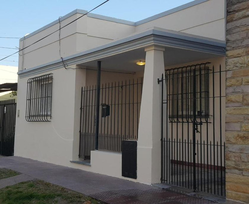 Casa En Venta En Castelar Sur