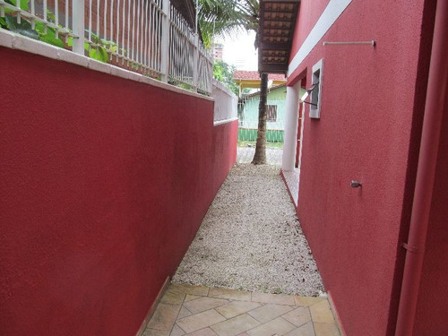 Casa À Venda Na Rua 252 , Meia Praia, Itapema - Sc - Liv-12482