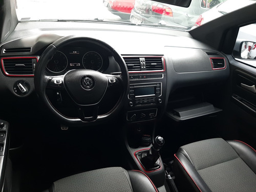 Imagem 6 de 9 de Volkswagen Fox 2016 1.6 Rock In Rio Total Flex 5p