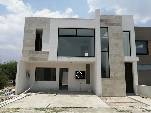 En Venta Casa En Colinas De Juriquilla, Jardín, 3 Recamaras,