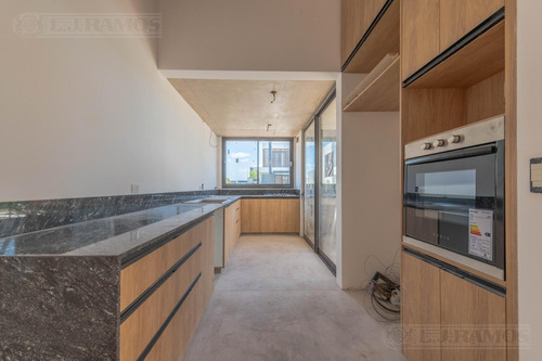 Casa En Venta En El Barrio Vistas, Puertos / Escobar