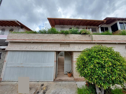 Mf Vendo Espectacular Casa Remodelada De 400mts2 En Calle Cerrada Con Vigilancia Las 24hrs En Macaracuay. Mls #23-19570.