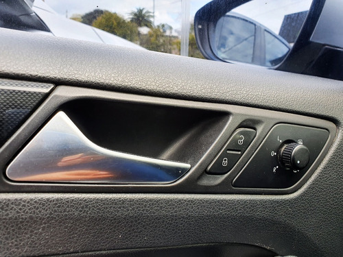 Imagen 11 de 15 de Volkswagen Vento 2.5 Luxury 170cv 2012