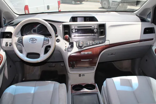 Toyota Sienna Minivan 2013