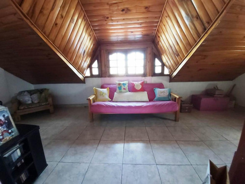 Importante Chalet Sobre 2 Lotes El Palomar.