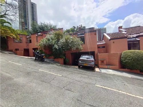 Venta Casa De 3 Niveles Poblado Sector Los Balsos