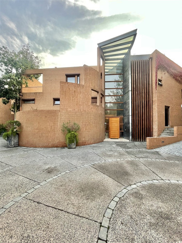 En Condominio: Vía Aurora, Lo Curro, 2.400 M2 Terreno