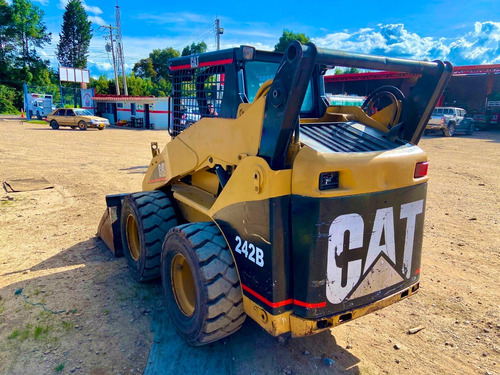 Minicargador 242b - Caterpillar - 100% Funcional