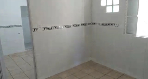 3 Comodos Joaniza (esquina Caixa) Aluguel + Água+luz: R$ 750