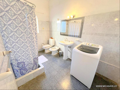 Venta Casa Padrón Único, En Curva De Maroñas, Dos Dormitorios, Jardín, Gran Patio Semi Techado Con Parrillero Y Lugar Para Auto Al Frente
