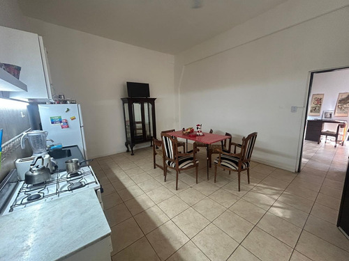 Amplio Ph 2 Ambientes Con Patio Sobre Av. Ader Y Santa Fe