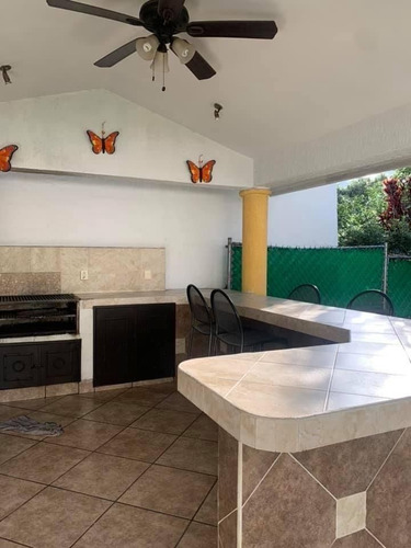 Casa En Renta Lomas De Cocoyoc (canarios)