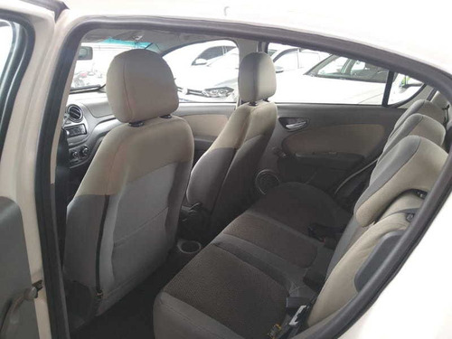 Imagem 6 de 8 de Fiat Palio Essence 1.6 4p 2015