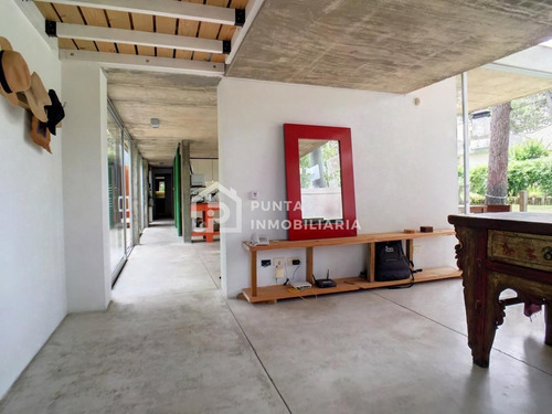 Imagen 13 de 30 de Venta Casa 4 Dormitorios Con Piscina En Parada 7, Playa Mansa +alquiler Temporal - Punta Del Este Mansa