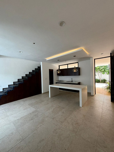Townhouse Con Alberca En Venta En Temozón Norte, Mérida