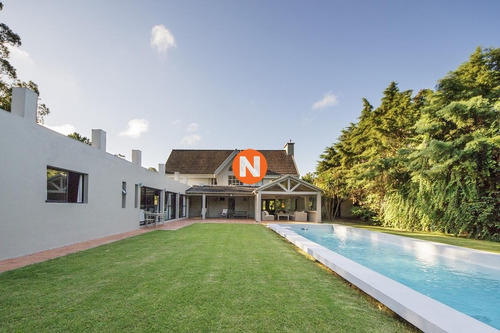 Casa En Venta, Golf, Punta Del Este, 4 Dormitorios.- Ref: 206972