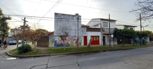 Imagen 2 de 11 de Ph 2 Ambientes En Primer Piso Por Escalera - Saenz Peña Esq Andrade - Bernal
