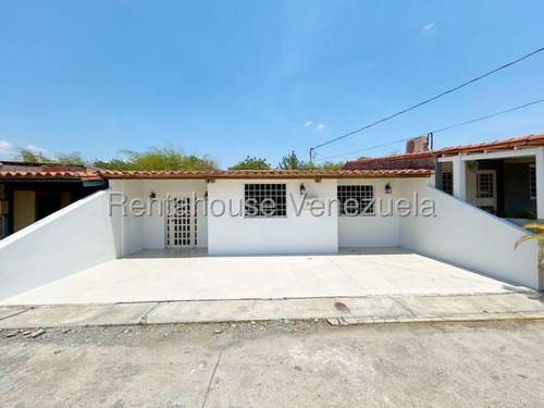 Nataly Zambrano*25-18080 Bella Moderna Acabados De Primera Casa (1 Nivel) En Venta En Tierra Del Sol, Para Empezar Una Nueva Historia Con Tu Familia .