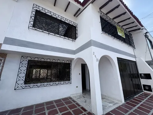 Casa En Venta En Prados Del Norte. Cod V11664