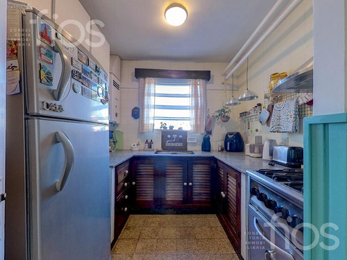 Venta Casa 6 Dormitorios Cochera Jardín Dos Plantas En Barrio Roque Saenz Peña