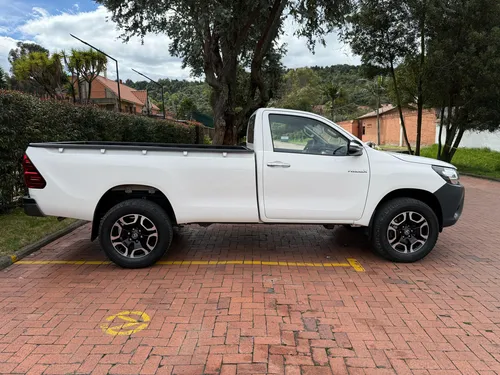 Toyota Hilux 2.7cc Mt 2022