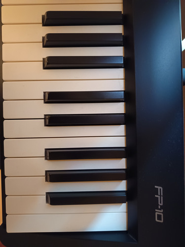 Piano Digital Roland Fp-10 Black Con Reposo De Partitura (Usado)