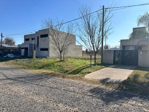 Terreno De 570 M2 En Venta Frente Sur (la Mejor Orientación) En Funes City