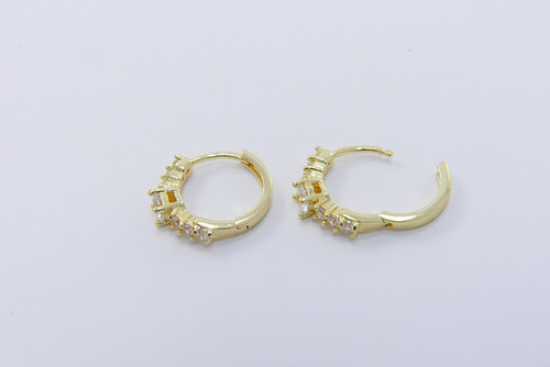 Aretes Huggies Oro Laminado 18k Diseño Anillo De Bodas A242