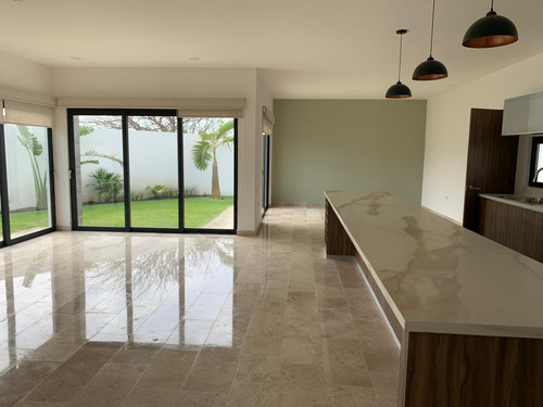 Residencia En Venta En Punta Tiburón Marina & Golf En La Riviera Veracruzana, 4 Recámaras Cada Una Con Baño, Alberca, Cuarto De Servicio