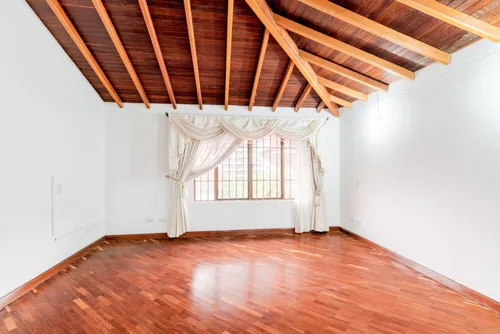 Casa En Venta En El Poblado. Cod V4490