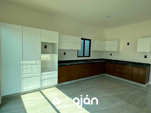 Se Vende Casa Con Alberca Privada En Veracruz, En Residencial Lomas Del Sol De La Riviera Veracruzana