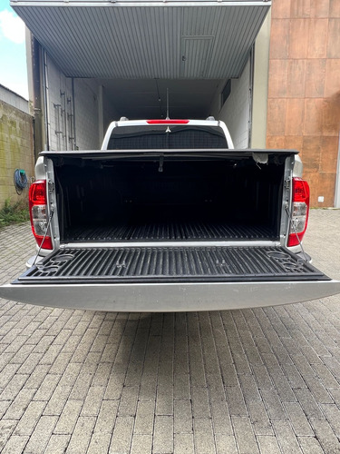 Nissan Frontier 2.3 Se Cab. Dupla 4x4 Aut. 4p