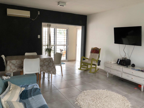 Casa 2 Hab, Garaje Doble Y Amplio Patio Con Pileta