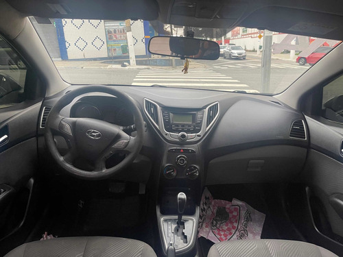 Imagem 9 de 10 de Hyundai Hb20s 2014 1.6 Comfort Plus Flex Aut. 4p